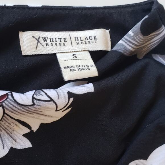 White House Black Market Floral Lotus Stretchy V Neck Ruched Blause Size Small - Picture 4 of 4